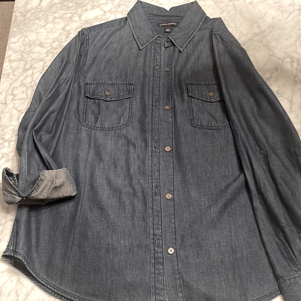 Banana Republic denim long-sleeve shirt.  Snap closures.  XL.  Never worn.